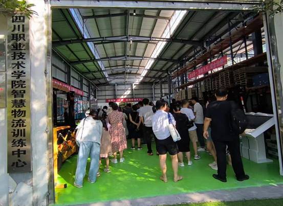 06108b2202240c31f2b8697d37d8c51